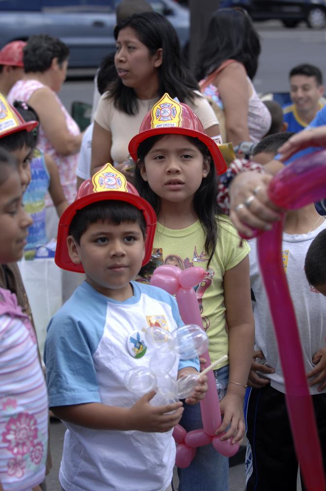 Children enjoying the balloon clown